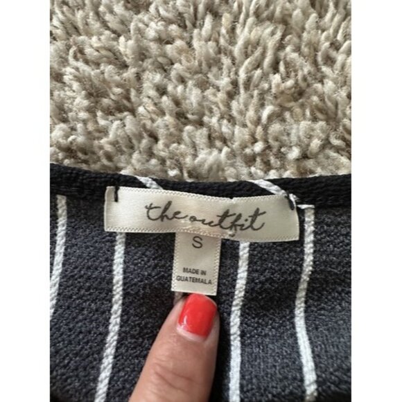 The Outfit Pullover criss cross v neck front striped size small short sleeve top - Picture 5 of 9